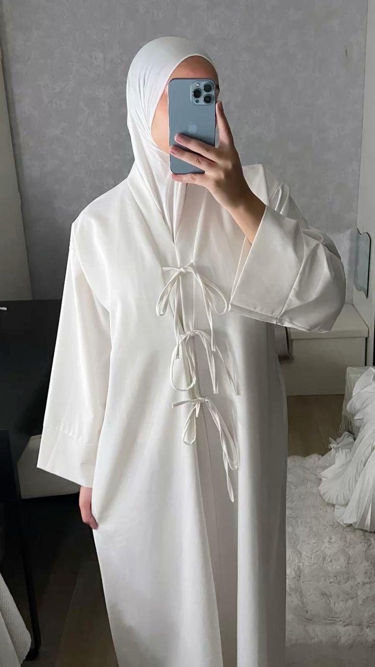 Bow with slit abaya